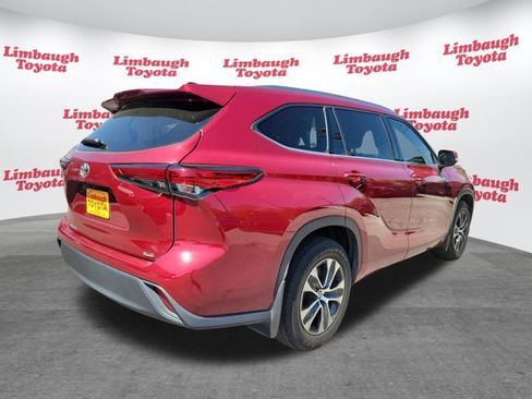 Used 2021 Toyota Highlander XLE image 24