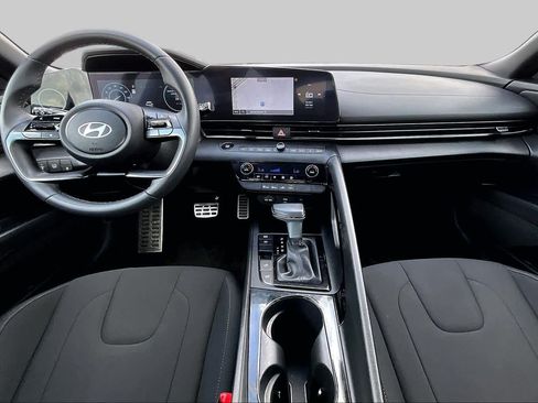 Used 2025 Hyundai Elantra SEL FWD image 16