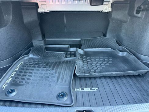 Used 2020 Toyota Camry XLE FWD image 21