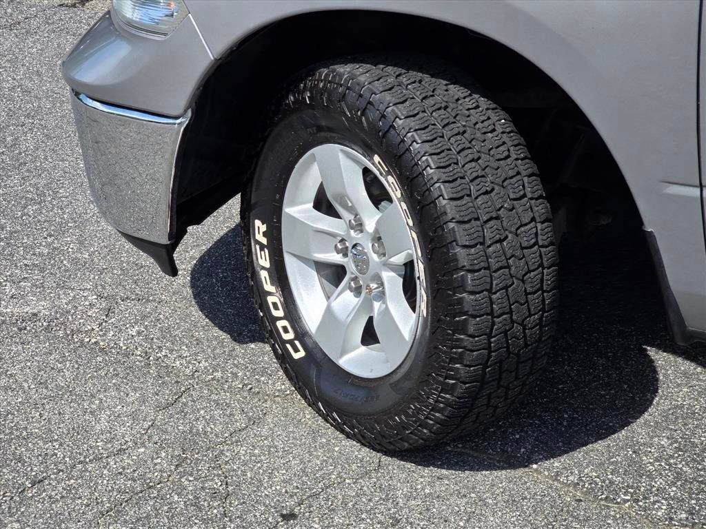 Used 2020 RAM 1500 Classic SLT RWD image 27