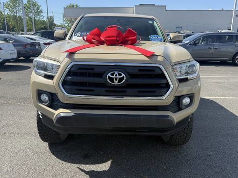 Used 2016 Toyota Tacoma SR5 w/ Towing Package image 24