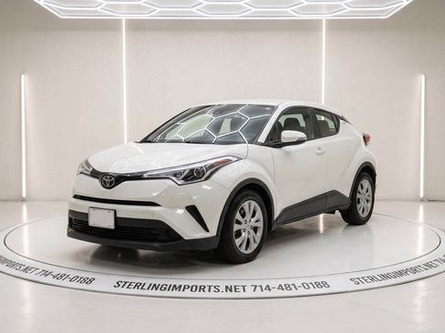 Used 2019 Toyota C-HR LE FWD image 1