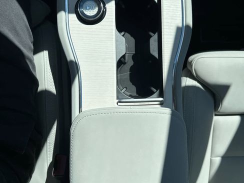 Certified 2025 Volvo EX90 Ultra w/ Protection Package Premier image 25