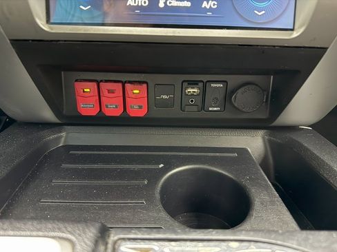 Used 2018 Toyota Tundra Limited image 19