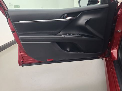 Used 2020 Toyota Camry LE image 22