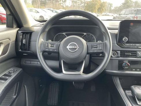 Used 2024 Nissan Pathfinder S image 13