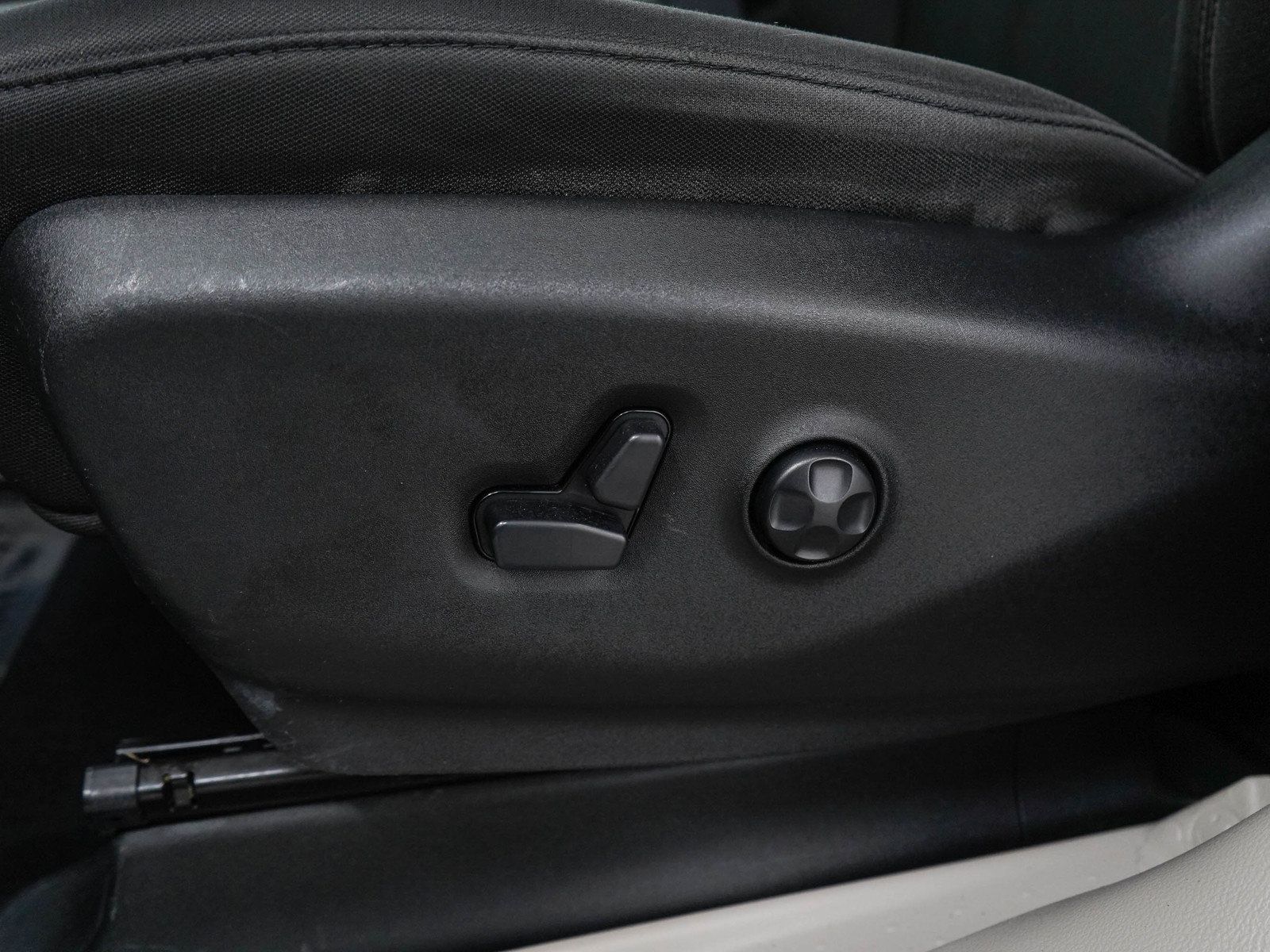 Used 2018 Chrysler Pacifica Touring Plus w/ Tire & Wheel Group FWD image 24