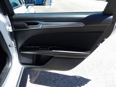 Used 2019 Ford Fusion SE FWD image 13