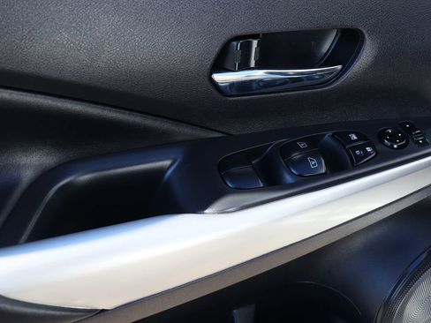 Used 2020 Nissan Kicks SR w/ SR Premium Package image 37