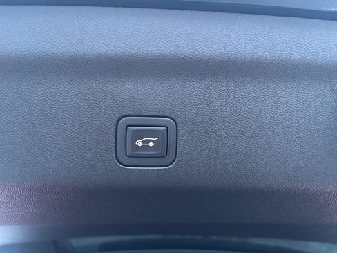 Used 2024 GMC Yukon Denali AWD/4WD image 13