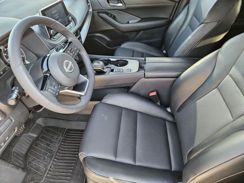 Used 2023 Nissan Rogue SV w/ SV Premium B Package FWD image 11