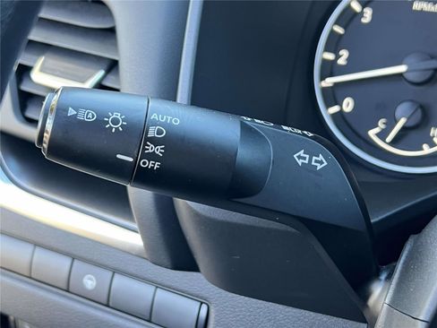 Certified 2023 Nissan Rogue SV image 28