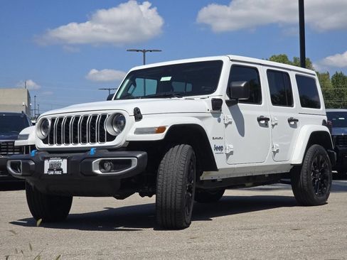 Used 2024 Jeep Wrangler Unlimited Sahara AWD/4WD image 11