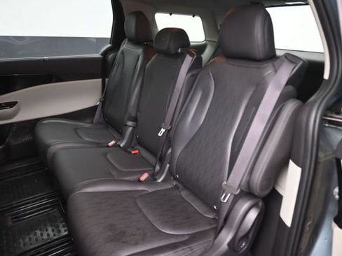 Used 2024 Kia Carnival EX FWD image 23