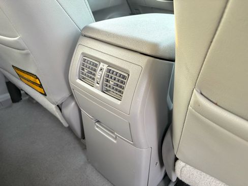 Used 2008 Toyota Highlander FWD 4dr Base (Natl) image 40