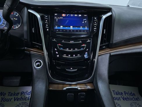 Used 2017 Cadillac Escalade ESV Premium Luxury image 20