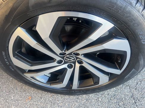 Used 2021 Volkswagen Atlas SEL Premium image 46