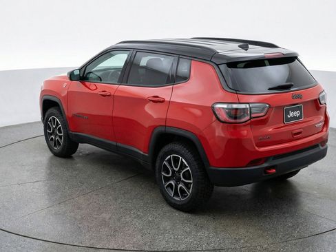 Used 2025 Jeep Compass Trailhawk image 6