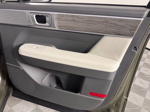 Used 2025 Hyundai Santa Fe Limited FWD image 33