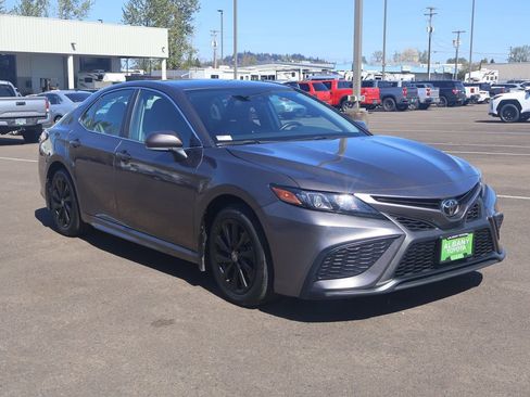 Used 2024 Toyota Camry SE FWD image 9