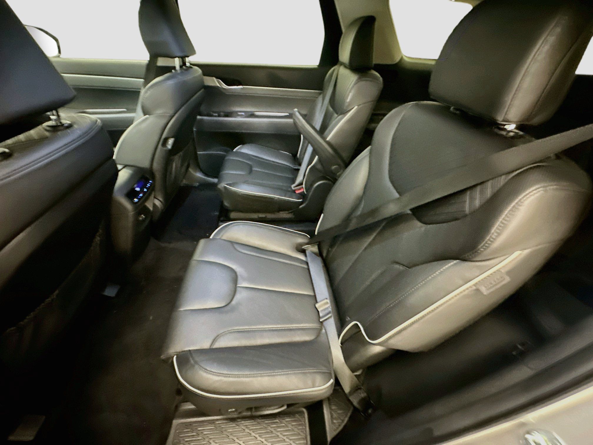 Used 2025 Hyundai Palisade SEL AWD/4WD image 28