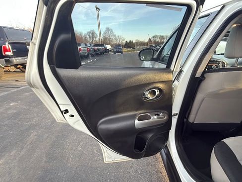 Used 2014 Nissan Juke SV image 11