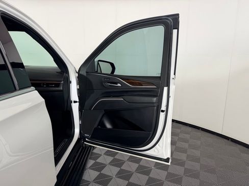 Used 2022 Cadillac Escalade Premium Luxury w/ Performance Package image 33