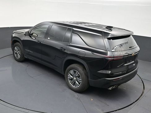 Used 2025 Chevrolet Traverse LT FWD image 13