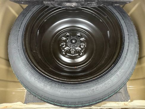 Used 2013 Toyota Avalon XLE image 16