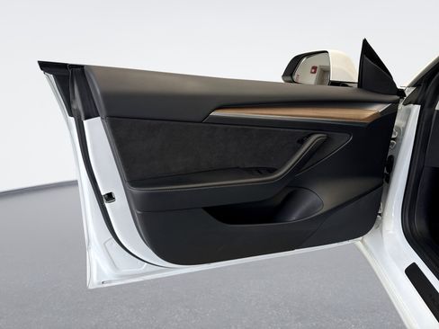 Used 2022 Tesla Model 3 RWD image 9
