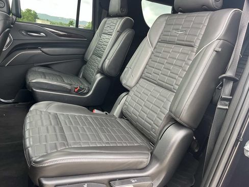 Used 2022 Cadillac Escalade ESV Premium Luxury Platinum AWD/4WD image 22