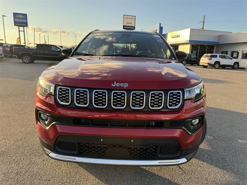 Used 2025 Jeep Compass Limited image 3