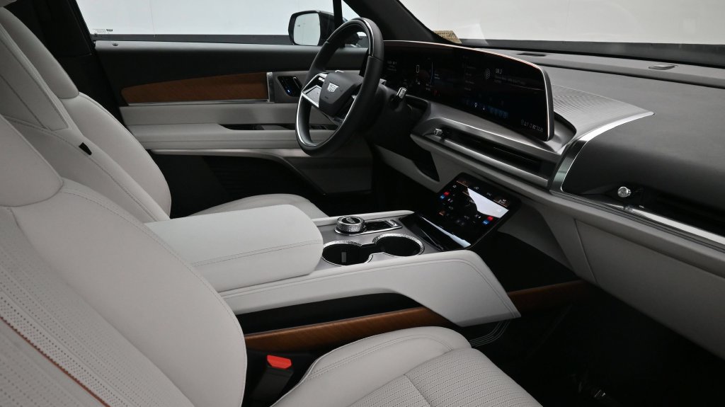 Certified 2027 Cadillac Vistiq Sport AWD/4WD image 11