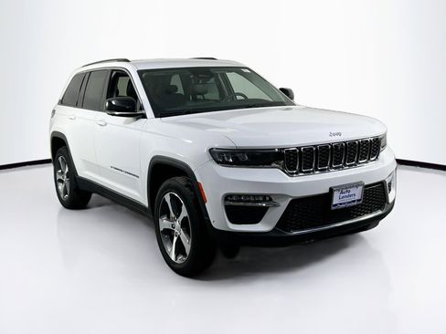 Used 2023 Jeep Grand Cherokee Limited w/ Luxury Tech Group II AWD/4WD image 3