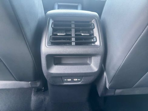 Used 2026 Volkswagen Tiguan SE AWD/4WD image 24
