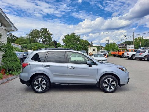 Used 2017 Subaru Forester 2.5i Limited AWD/4WD image 4
