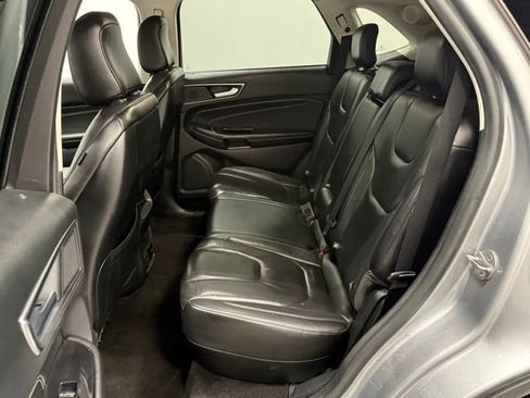 Used 2020 Ford Edge Titanium image 34