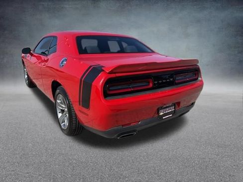 Used 2016 Dodge Challenger SXT RWD image 9