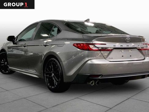 Used 2025 Toyota Camry SE FWD image 12
