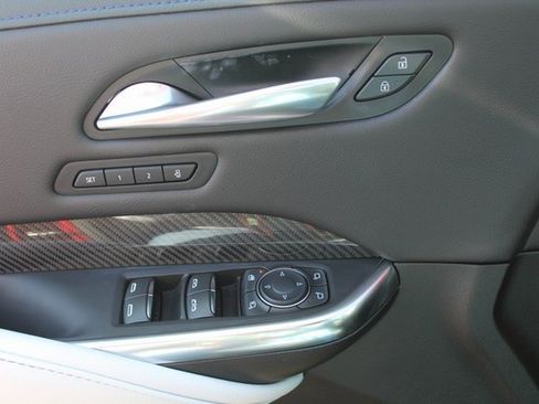 Used 2025 Cadillac XT4 Sport image 37