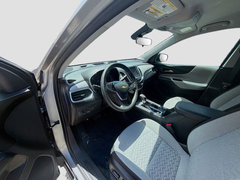 Used 2023 Chevrolet Equinox LS w/ LS Convenience Package image 4