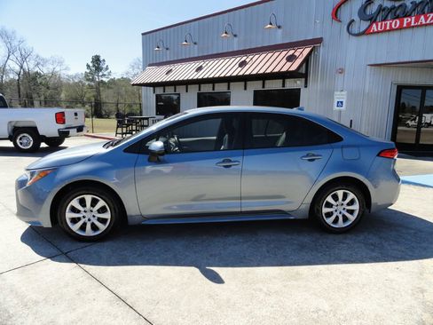 Used 2020 Toyota Corolla LE image 3