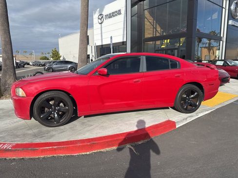 Used 2013 Dodge Charger SXT w/ Blacktop Pkg RWD image 5