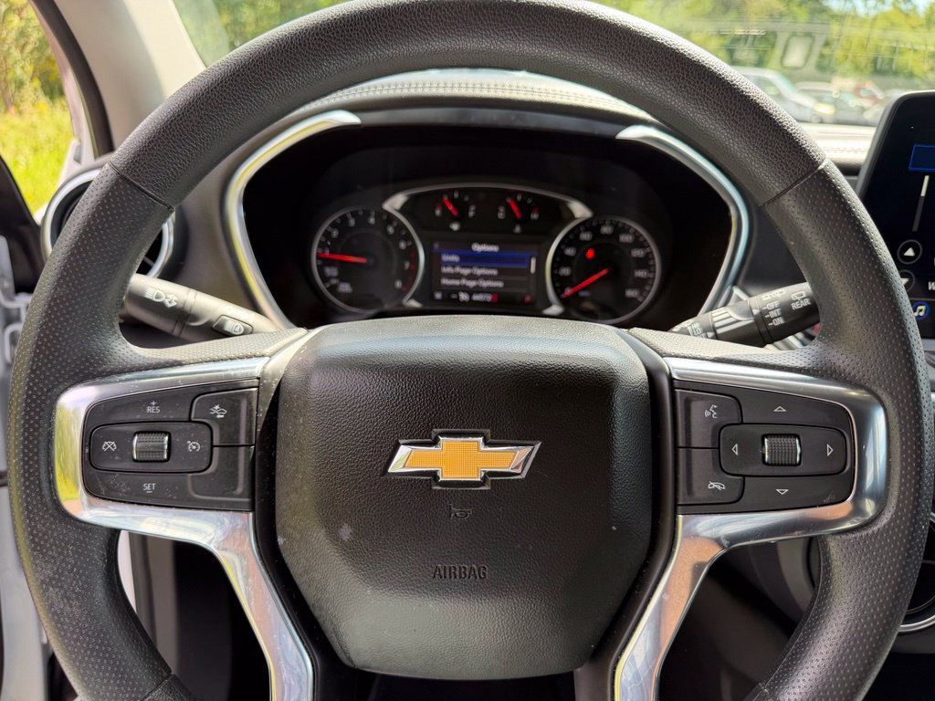 Used 2025 Chevrolet Blazer LT AWD/4WD image 10