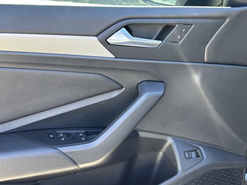 Used 2019 Volkswagen Jetta SE w/ Cold Weather Package image 14