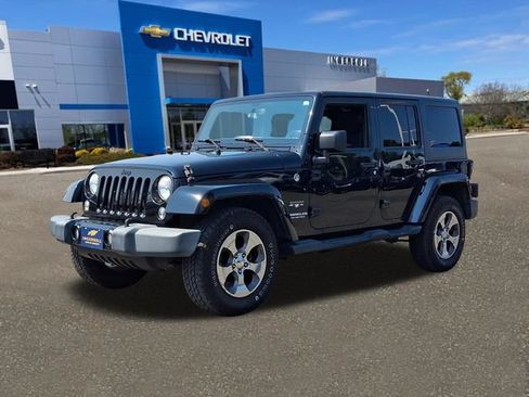 Used 2016 Jeep Wrangler Unlimited Sahara w/ Connectivity Group AWD/4WD image 33