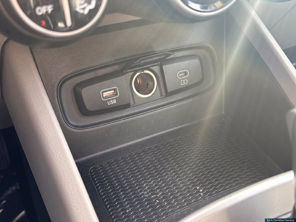 Certified 2025 Hyundai Venue SEL FWD image 58