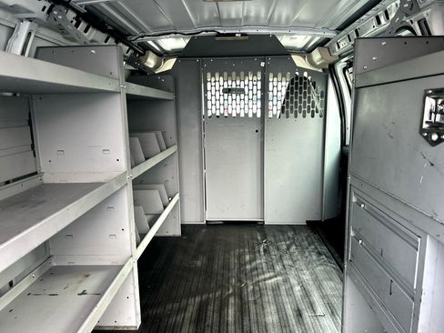 Used 2018 GMC Savana 2500 w/ Driver Convenience Package image 9