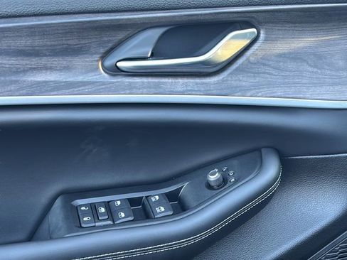 New 2026 Jeep Grand Cherokee Altitude image 17