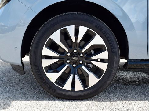 New 2025 Ford Expedition Platinum w/ Driver's Package image 27